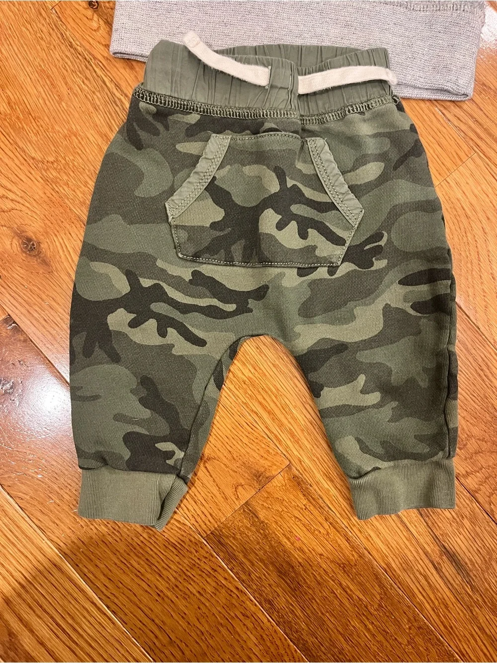 Baby GAP bundle Toddler Camo Jogger Pants - Green camo grey sweatshirt
